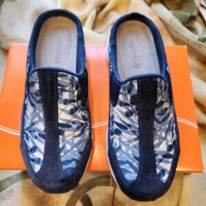 EUC Easy Spirit Eshotracing Nav/Blum S Blue/White Leaf Print Slip-On, Sz 5